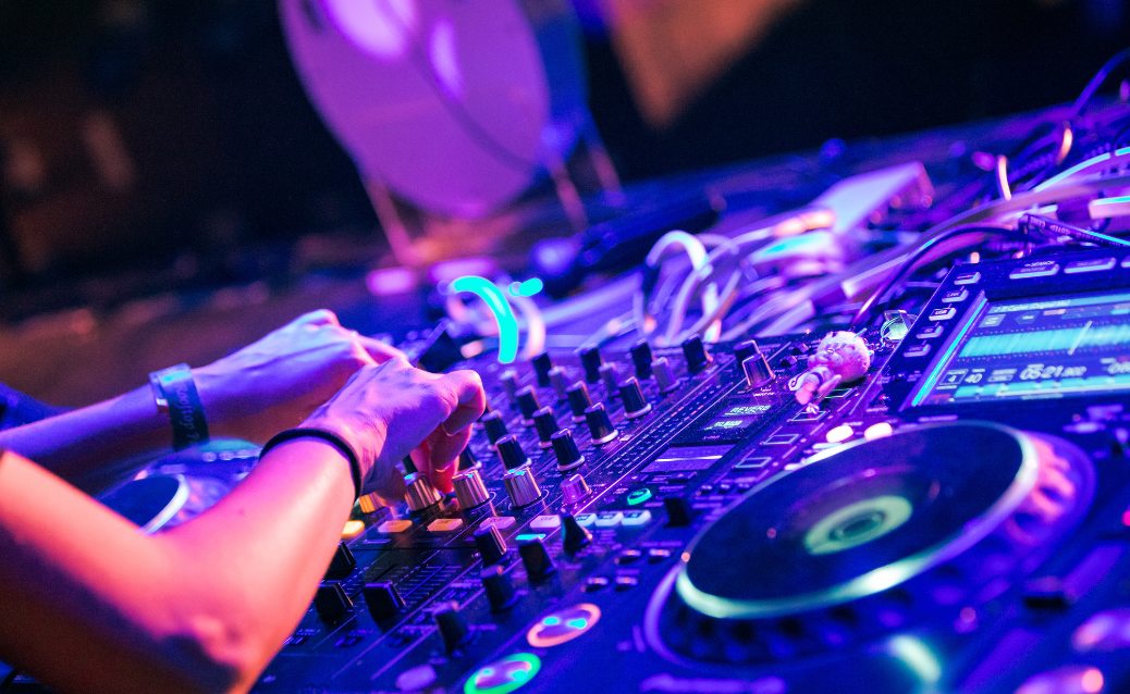 How to Create a Party Playlist That Everyone Will Love